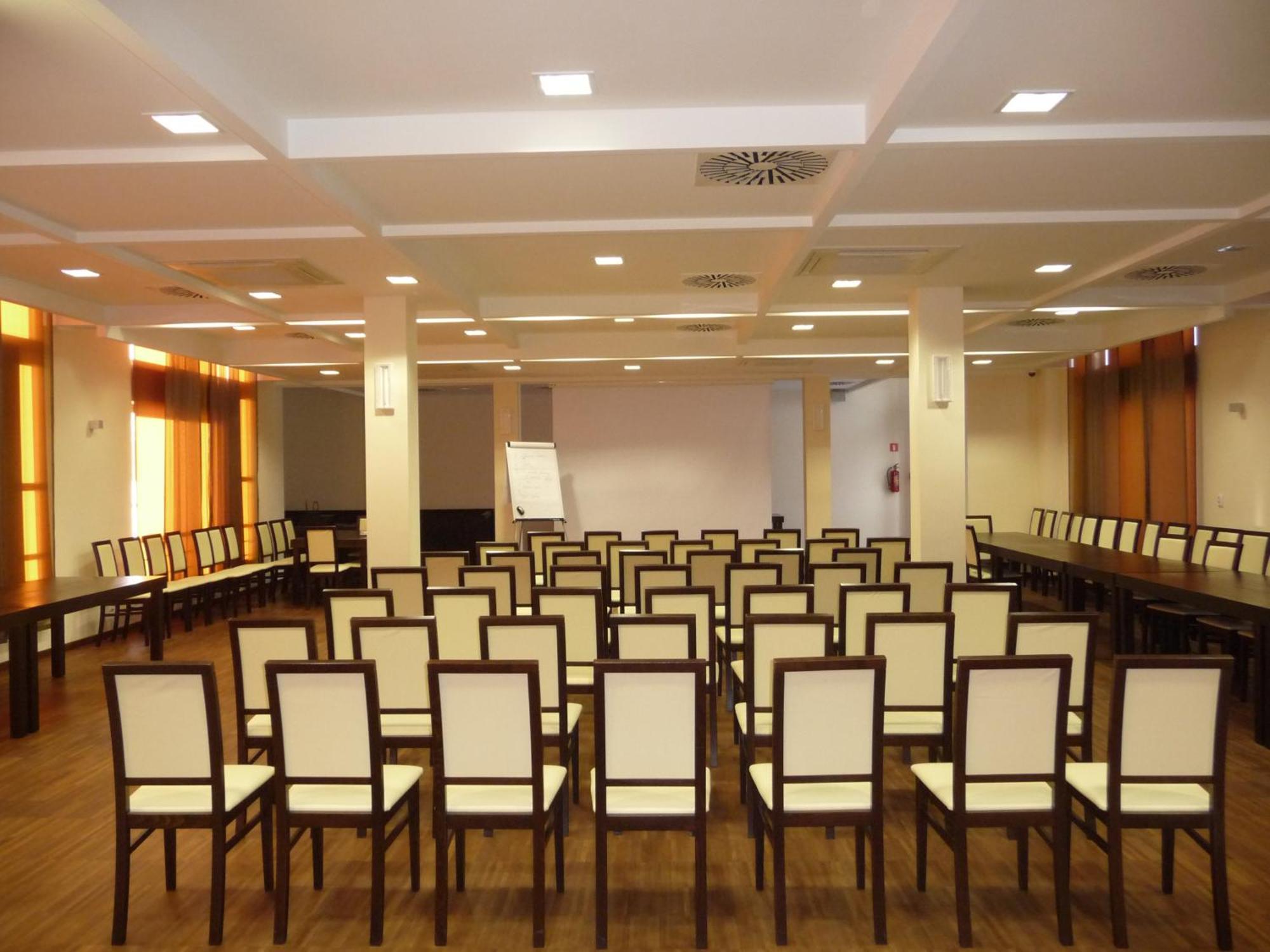 Hotel Aviator Kielce "Business Hotel Medical & Spa" Luaran gambar