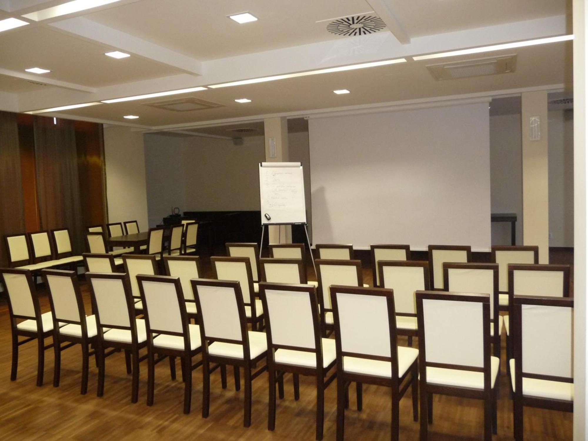 Hotel Aviator Kielce "Business Hotel Medical & Spa" Luaran gambar